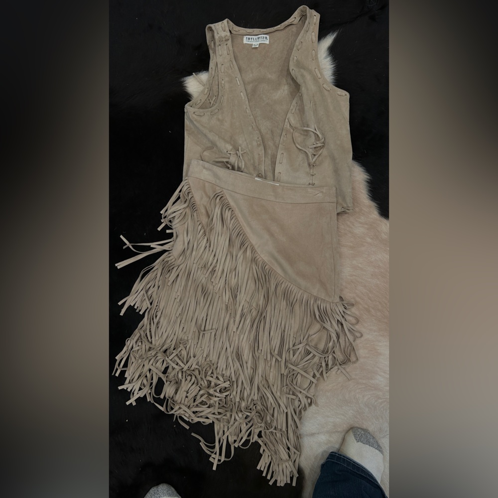 Idyllwild fringe vest and skirt. Worn for 20 minutes for pageant.